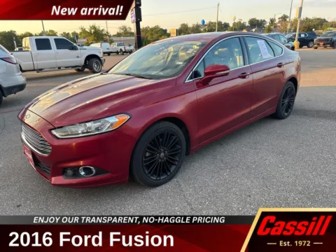 Red 2016 Ford Fusion SE for sale in Cedar Rapids, IA