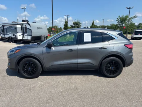 More photos of 2022 Ford Escape Hybrid SE at Cassill Motors, IA