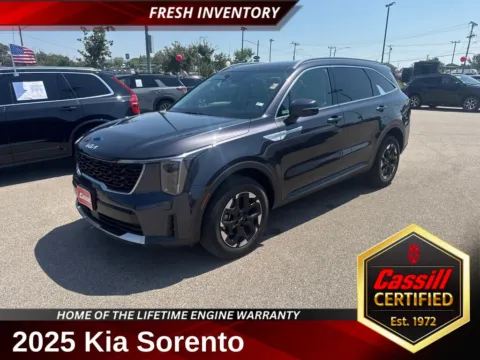Gray 2025 Kia Sorento S for sale in Cedar Rapids, IA