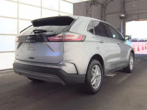 More photos of 2022 Ford Edge SEL at Cassill Motors, IA