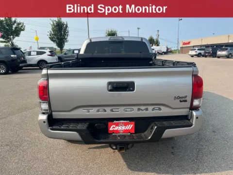 More photos of 2018 Toyota Tacoma TRD Off-Road at Cassill Motors, IA