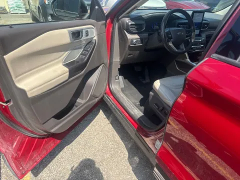 Photos of 2020 Ford Explorer Platinum for sale in Cedar Rapids, IA at Cassill Motors