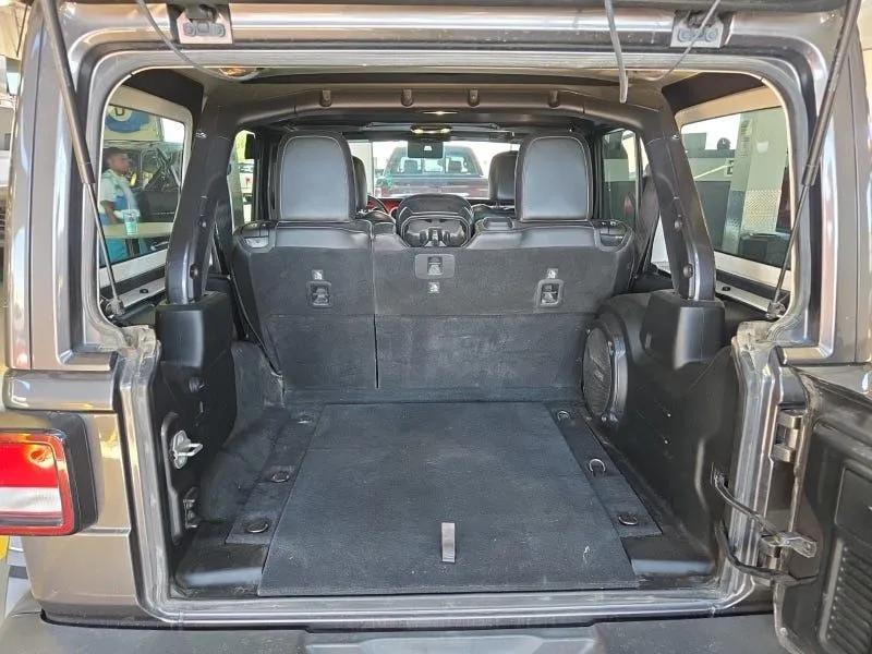 Jeep Wrangler photo 13