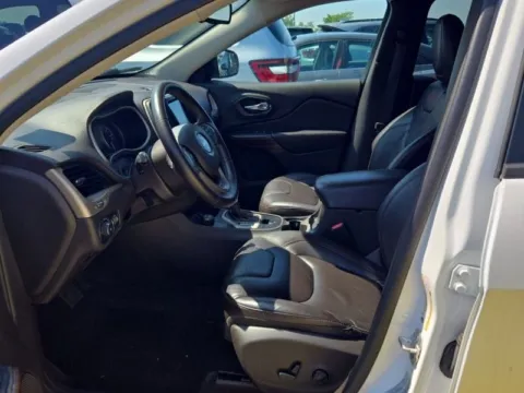 More photos of 2016 Jeep Cherokee Trailhawk at Cassill Motors, IA