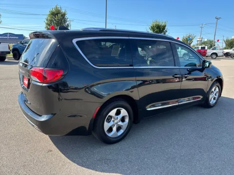 More photos of 2017 Chrysler Pacifica Touring L Plus at Cassill Motors, IA