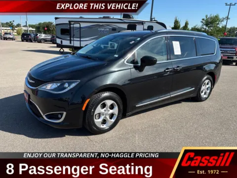 Black 2017 Chrysler Pacifica Touring L Plus for sale in Cedar Rapids, IA