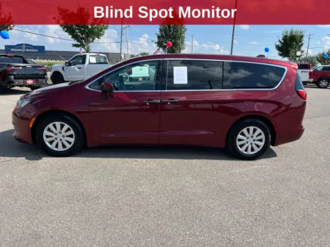 Photos of 2018 Chrysler Pacifica L for sale in Cedar Rapids, IA at Cassill Motors