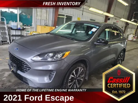 Gray 2021 Ford Escape SE for sale in Cedar Rapids, IA