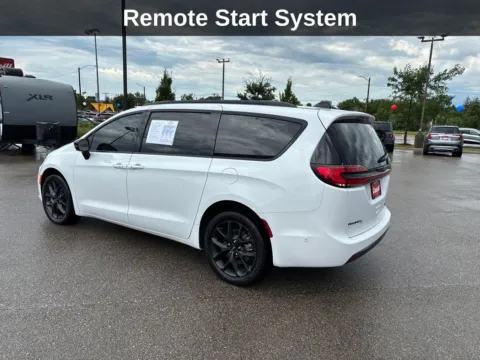 Another view of 2023 Chrysler Pacifica Limited for sale in Cedar Rapids, IA at Cassill Motors