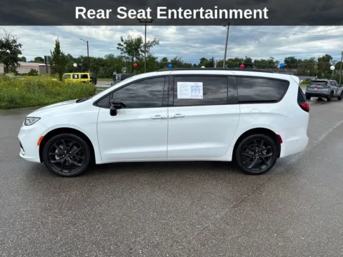 Photos of 2023 Chrysler Pacifica Limited for sale in Cedar Rapids, IA at Cassill Motors