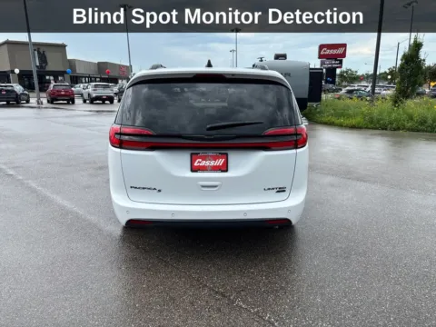 More photos of 2023 Chrysler Pacifica Limited at Cassill Motors, IA