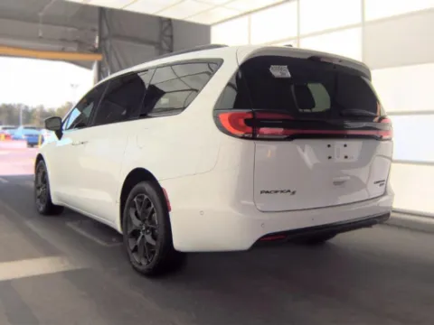 Photos of 2023 Chrysler Pacifica Limited for sale in Cedar Rapids, IA at Cassill Motors
