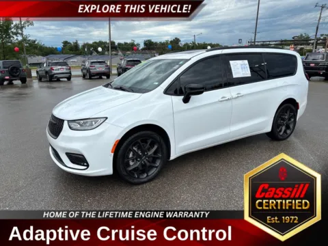 White 2023 Chrysler Pacifica Limited for sale in Cedar Rapids, IA