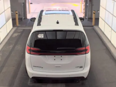 More photos of 2023 Chrysler Pacifica Limited at Cassill Motors, IA