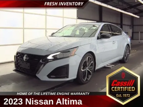 White 2023 Nissan Altima 2.5 SR for sale in Cedar Rapids, IA
