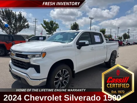 White 2024 Chevrolet Silverado 1500 LT for sale in Cedar Rapids, IA