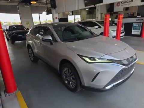 More photos of 2022 Toyota Venza Limited at Cassill Motors, IA
