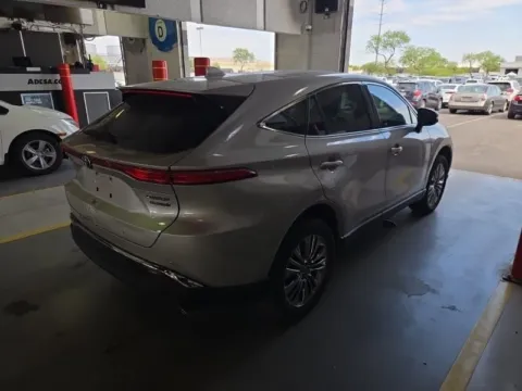 More photos of 2022 Toyota Venza Limited at Cassill Motors, IA