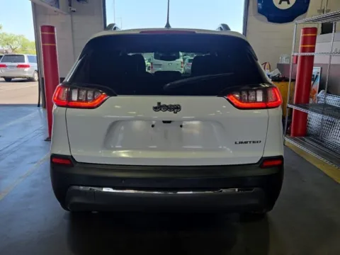 More photos of 2019 Jeep Cherokee Limited at Cassill Motors, IA