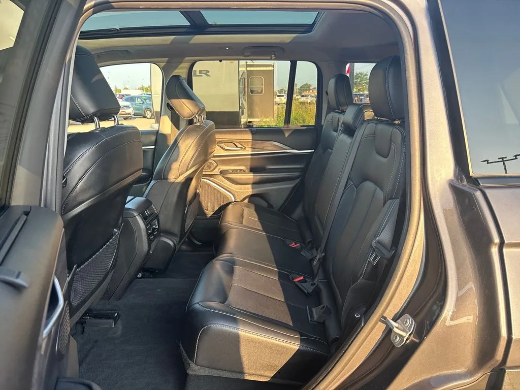 Jeep Grand Cherokee photo 29
