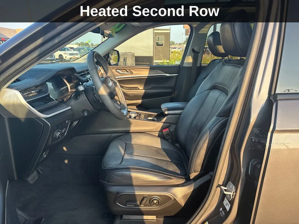 Jeep Grand Cherokee photo 12