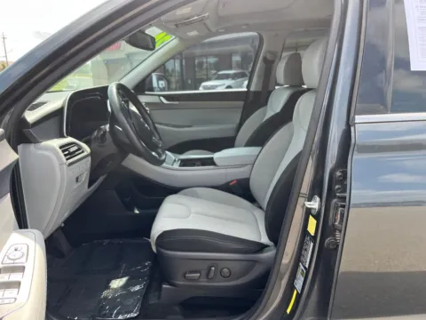 More photos of 2020 Hyundai Palisade SEL at Cassill Motors, IA