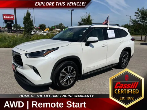 White 2021 Toyota Highlander XLE for sale in Cedar Rapids, IA