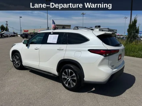 Another view of 2021 Toyota Highlander XLE for sale in Cedar Rapids, IA at Cassill Motors