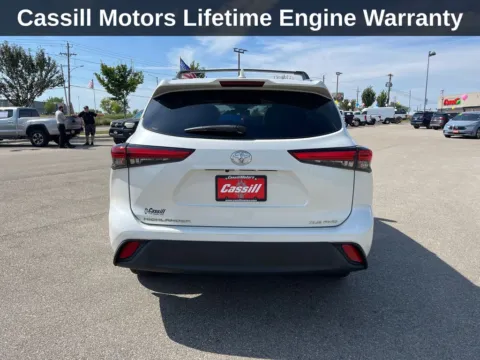 More photos of 2021 Toyota Highlander XLE at Cassill Motors, IA