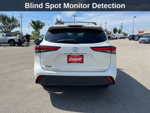 More photos of 2021 Toyota Highlander XLE at Cassill Motors, IA