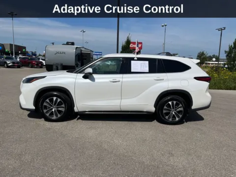 Photos of 2021 Toyota Highlander XLE for sale in Cedar Rapids, IA at Cassill Motors