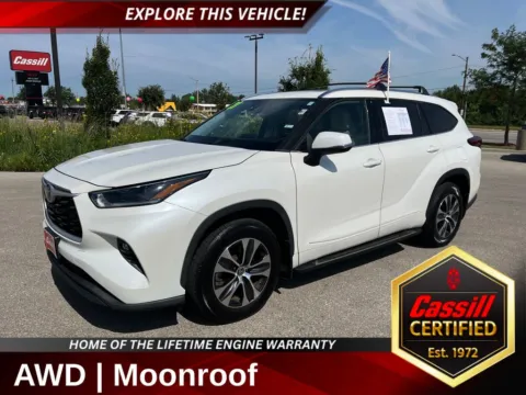 White 2021 Toyota Highlander XLE for sale in Cedar Rapids, IA