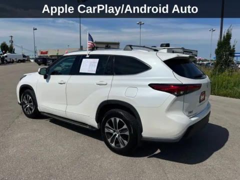 Another view of 2021 Toyota Highlander XLE for sale in Cedar Rapids, IA at Cassill Motors
