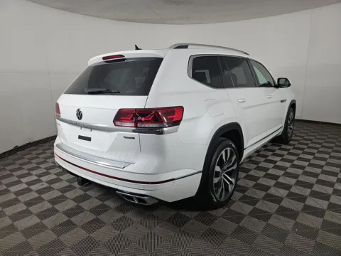 More photos of 2023 Volkswagen Atlas 3.6L V6 SEL Premium R-Line at Cassill Motors, IA