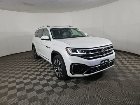 More photos of 2023 Volkswagen Atlas 3.6L V6 SEL Premium R-Line at Cassill Motors, IA