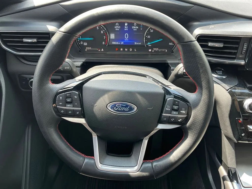 Ford Explorer photo 19