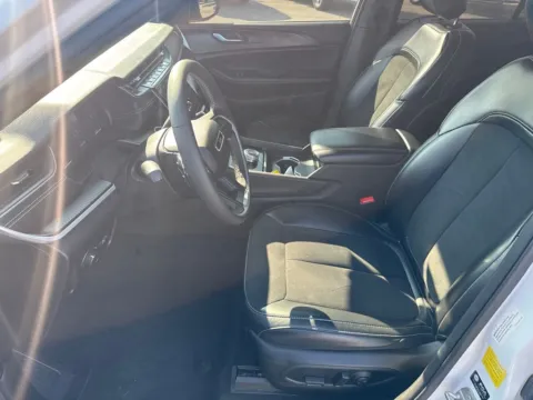 More photos of 2023 Jeep Grand Cherokee Altitude X at Cassill Motors, IA
