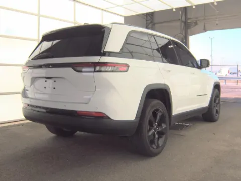 Another view of 2023 Jeep Grand Cherokee Altitude X for sale in Cedar Rapids, IA at Cassill Motors