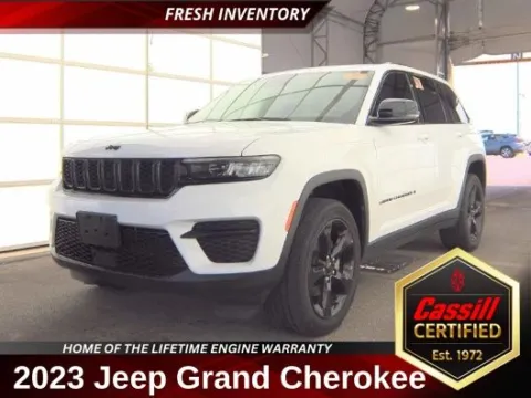 White 2023 Jeep Grand Cherokee Altitude X for sale in Cedar Rapids, IA