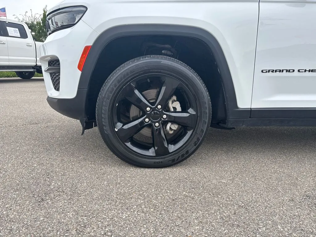 Jeep Grand Cherokee photo 30