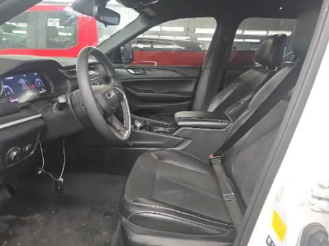 More photos of 2023 Jeep Grand Cherokee Altitude X at Cassill Motors, IA