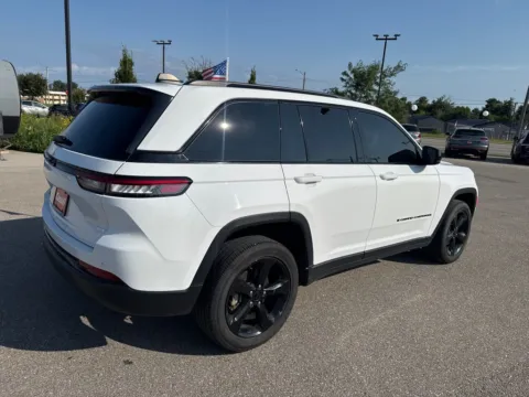 More photos of 2023 Jeep Grand Cherokee Altitude X at Cassill Motors, IA