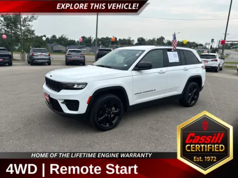 White 2023 Jeep Grand Cherokee Altitude X for sale in Cedar Rapids, IA