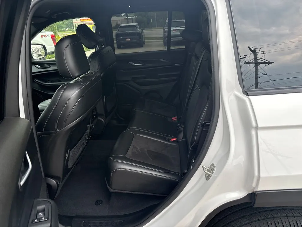 Jeep Grand Cherokee photo 28
