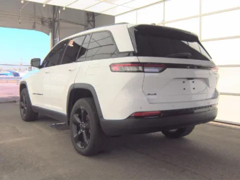 More photos of 2023 Jeep Grand Cherokee Altitude X at Cassill Motors, IA