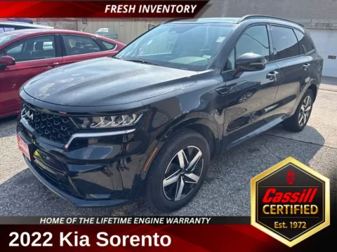 Black 2022 Kia Sorento S for sale in Cedar Rapids, IA