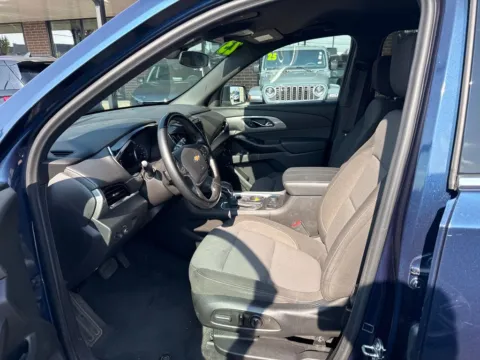 More photos of 2023 Chevrolet Traverse LT at Cassill Motors, IA