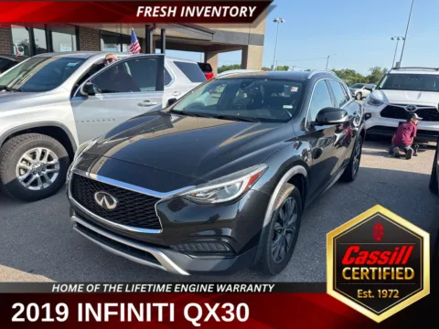 Black 2019 INFINITI QX30 LUXE for sale in Cedar Rapids, IA