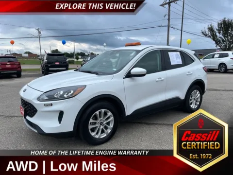 White 2021 Ford Escape SE for sale in Cedar Rapids, IA