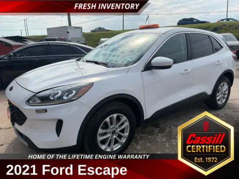 White 2021 Ford Escape SE for sale in Cedar Rapids, IA